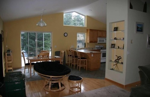 North Upper Truckee House | Light filled Mountain Retreat. nPermit# 074522