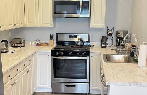 Longfellow House | Light-filled Oasis