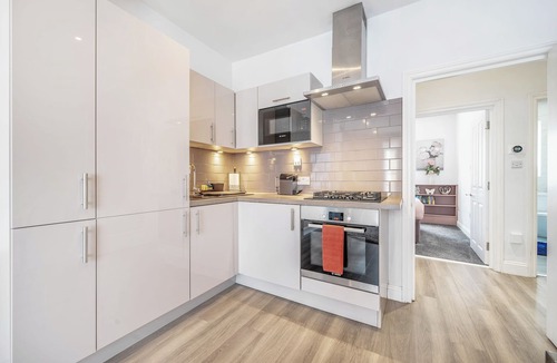 Notting Hill Apartment | Light & Modern 2-Bed Notting Hill Apartment