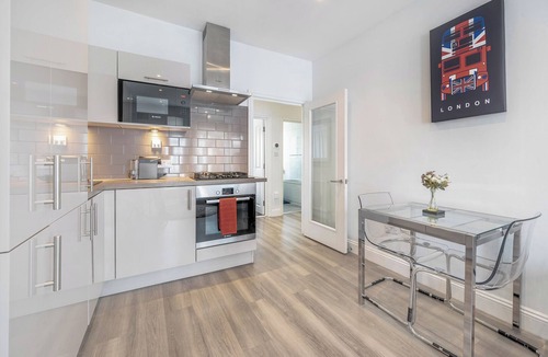 Notting Hill Apartment | Light & Modern 2-Bed Notting Hill Apartment