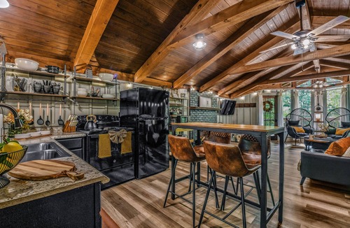 Townsend Cabin | Light'n Bug Bungalow 1 Bedroom Cabin by RedAwning