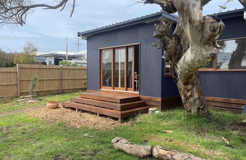 Warrnambool House | Light open plan family home - 600m from beach, huge backyard