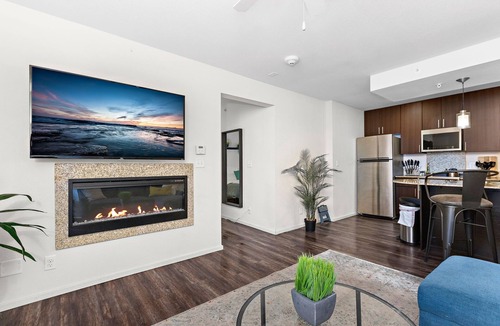 Overland Park Apartment | Light Room-Sleek stylish space w/private workspace WiFi Parking easy access