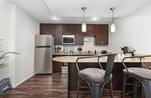 Overland Park Apartment | Light Room-Sleek stylish space w/private workspace WiFi Parking easy access