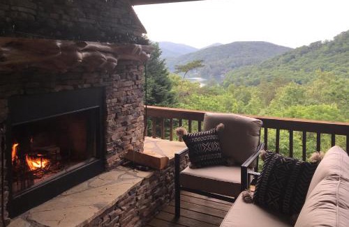 Necowa Cove House | Light's Mountain Lake Overlook
