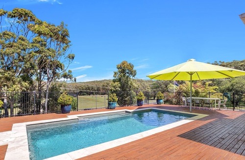 Boat Harbour Villa | Light & Spacious Beach House with Pool at One Mile