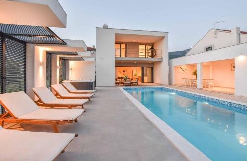 Kastel Luksic Villa | Light Star I