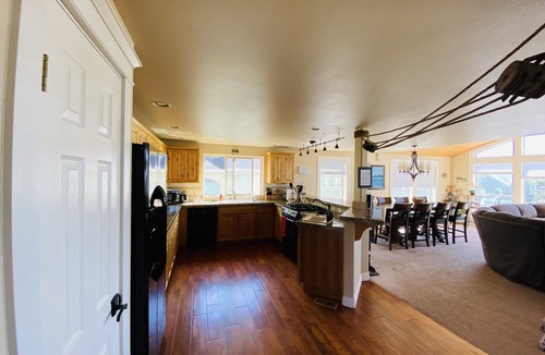 Agate Beach House | Lighthouse and Ocean Views. Ask about Winter Specials!