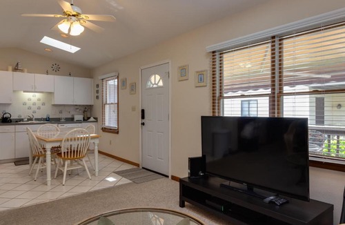 Caine Woods House | Lighthouse Condos