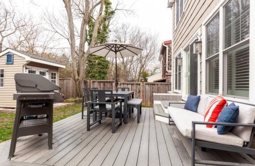 Eastport House | Lighthouse Inn