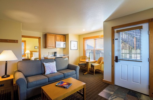 Downtown Cannon Beach Hotel | Lighthouse Inn