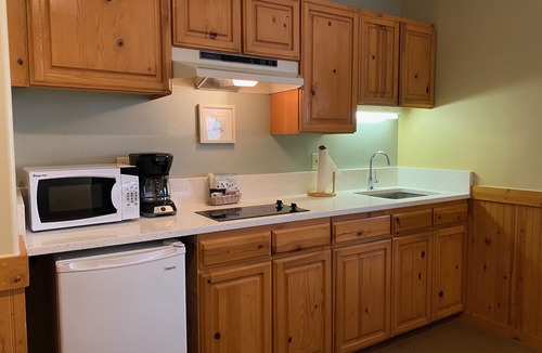 Downtown Cannon Beach Hotel | Lighthouse Inn