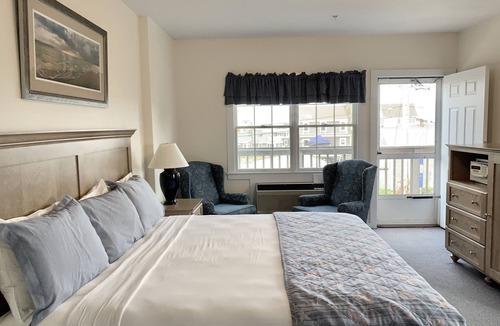 West Dennis Hotel | Lighthouse Inn