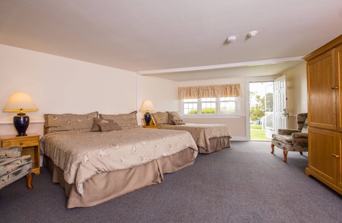 West Dennis Hotel | Lighthouse Inn