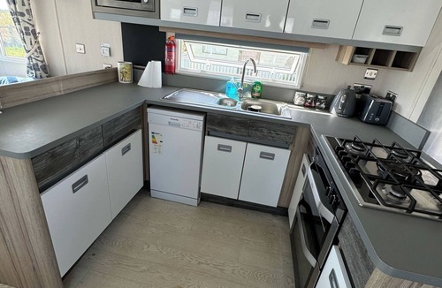 Sandilands Cabin | Lighthouse Lodge - Peaceful & Dog Friendly