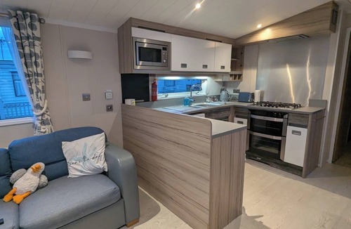 Sandilands Cabin | Lighthouse Lodge - Peaceful & Dog Friendly