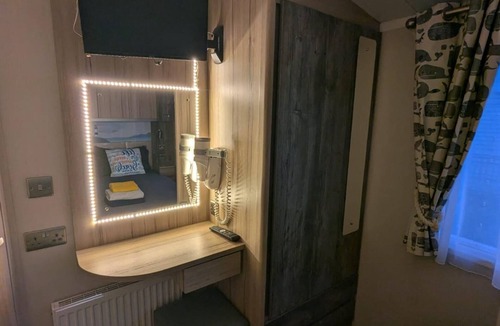 Sandilands Cabin | Lighthouse Lodge - Peaceful & Dog Friendly