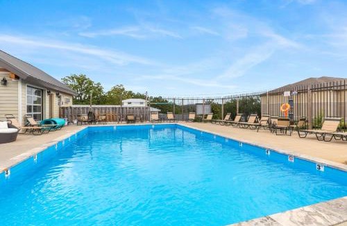 Kimberling City Apartment | Lighthouse Lodge - 1 bedroom Lake View - 15 Min to