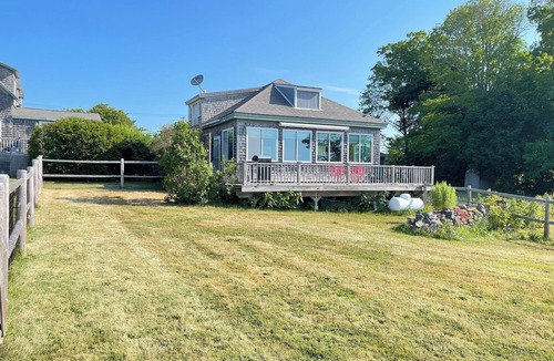 Rockland Cottage | Lighthouse Lookout – Waterfront Cottage for Two with Harbor & Lighthouse Views