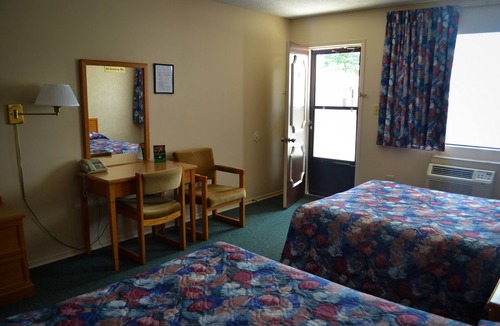 Walkerton Hotel | Lighthouse Motel
