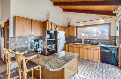 Downtown Cannon Beach House | Lighthouse - Oceanfront!