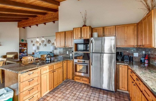 Downtown Cannon Beach House | Lighthouse - Oceanfront!