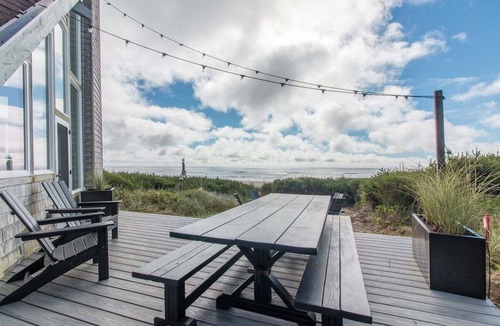 Tierra Del Mar House | Lighthouse - Oceanfront, stunning, updated classic