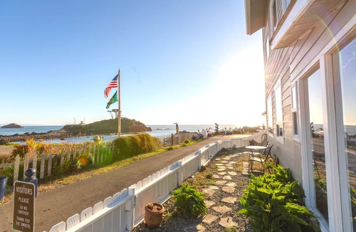 Crescent City House | Lighthouse Point