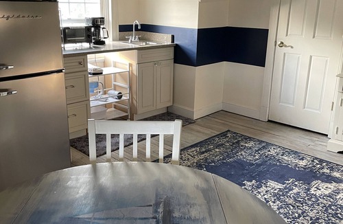 West Creek Bed & Breakfast | Lighthouse Private Studio with Parking and Entrance West Creek LBI Tuckerton