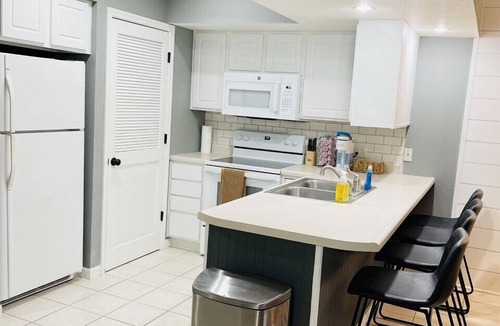 Lakeland Condo | Lighthouse Retreat | 2Bed, 2 Bath | Quiet Cove | Boat Slip & Pool Access