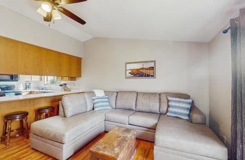 Pacific House | Lighthouse Retreat