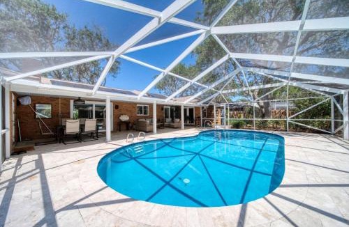 Bay Harbour House | Lighthouse Retreat With A Pool