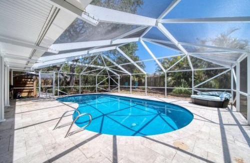 Bay Harbour House | Lighthouse Retreat With A Pool