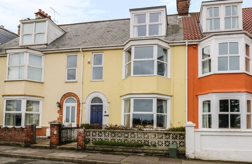 Gorleston-on-Sea Cottage | Lighthouse View