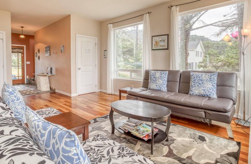 Agate Beach House | Lighthouse View