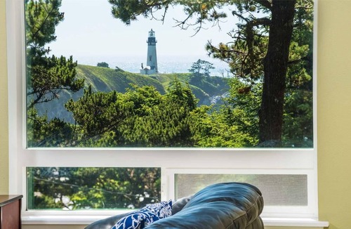 Agate Beach House | Lighthouse View