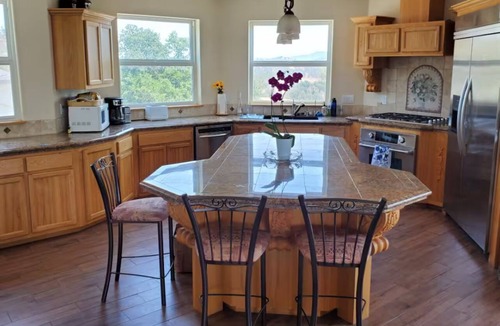 Oak Shores House | Lighthouse Views + Dock