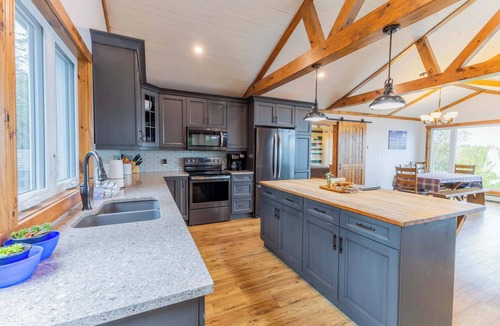 Tobermory House | Lighthouse Views on Lake Huron