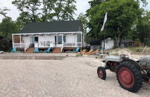 Dunnville Cottage | Lightkeeper's Retreat, a Sapience.Care Collection Experience