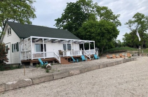 Dunnville Cottage | Lightkeeper's Retreat, a Sapience.Care Collection Experience