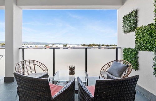 Lightsview Apartment | Lightview Oasis- Modern 2BR Apt- WiFi & Parking