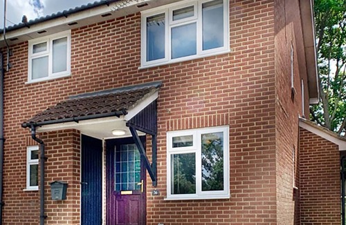 Lightwater Apartment | Lightwater - 1 Bedroom House - With Parking