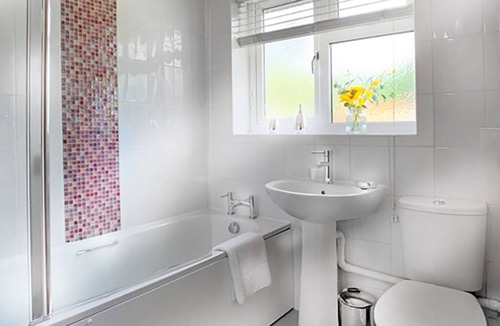 Lightwater Apartment | Lightwater - 1 Bedroom House - With Parking