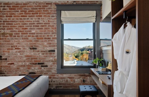 Hood River Hotel | Lightwell Hotel & Spa