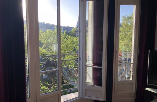 Quartier Saint-Ambroise Apartment | like a presidential suite with a magnificient view