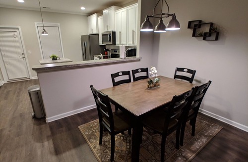Pooler House | Like New Luxury Town home near Airport, Savannah, Ga. , Shopping, & Great food!