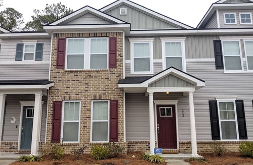 Pooler House | Like New Luxury Town home near Airport, Savannah, Ga. , Shopping, & Great food!