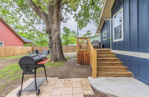 Sulphur Springs Cottage | Lil’ Blue Cottage Near Downtown