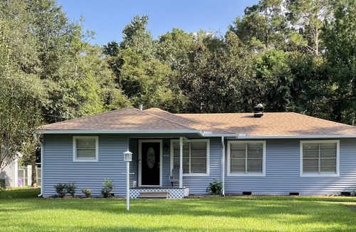 Conroe Cottage | Lil Blue Lake House on a private lake in Conroe.