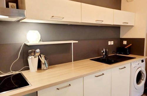 Waldeck-Sully Apartment | Lil Bretech: Terrace and covered parking